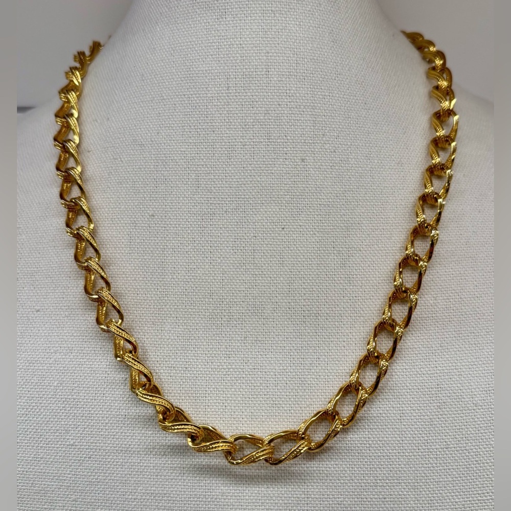 Anne Klein Gold Tone Textured Large Link, Chain Necklace 22โ Classic Statement - Picture 2 of 4